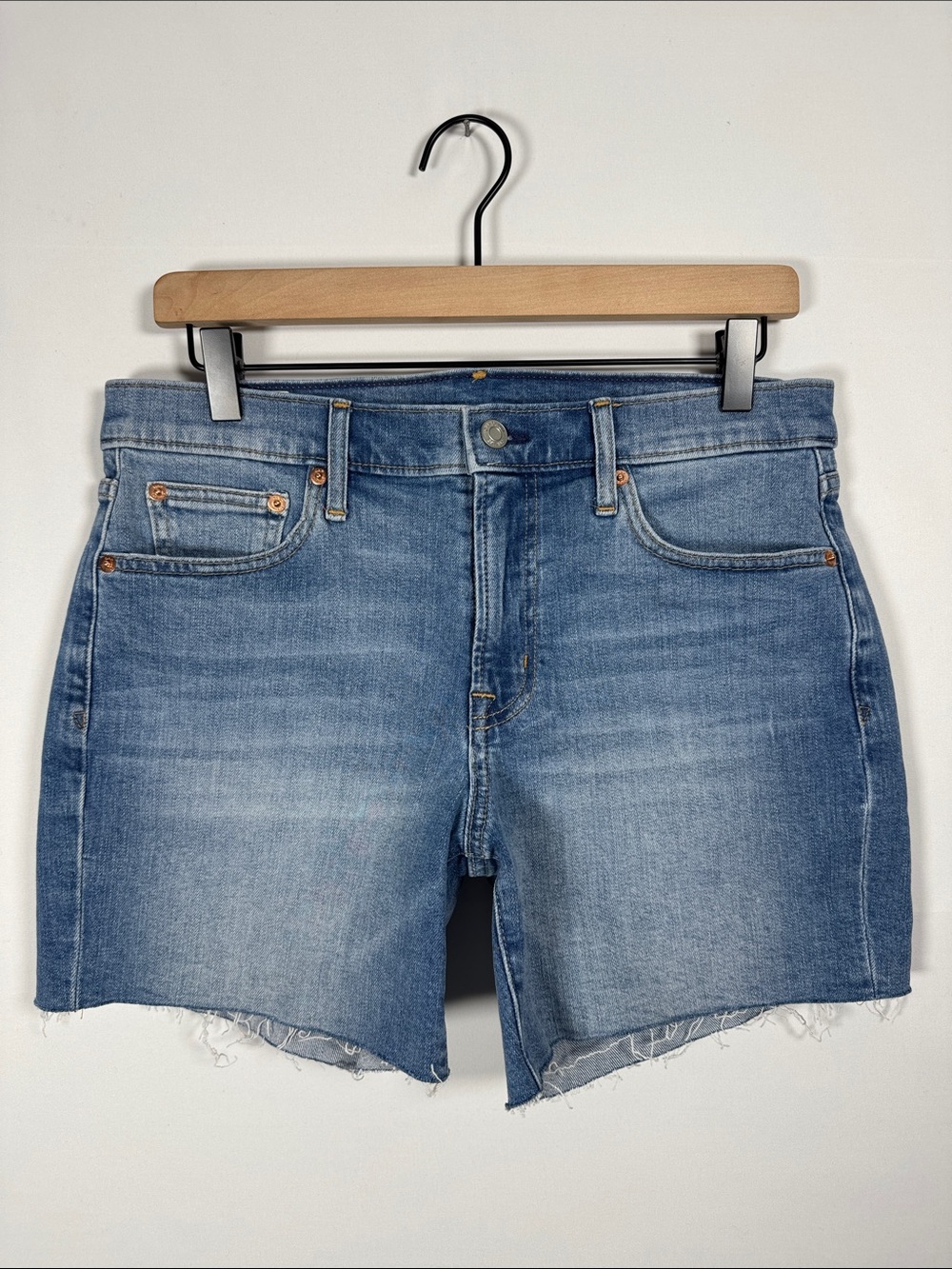 WS46 {GAP} 5" Mid Rise Blue Cutoff Raw Hem Denim Jean Shorts